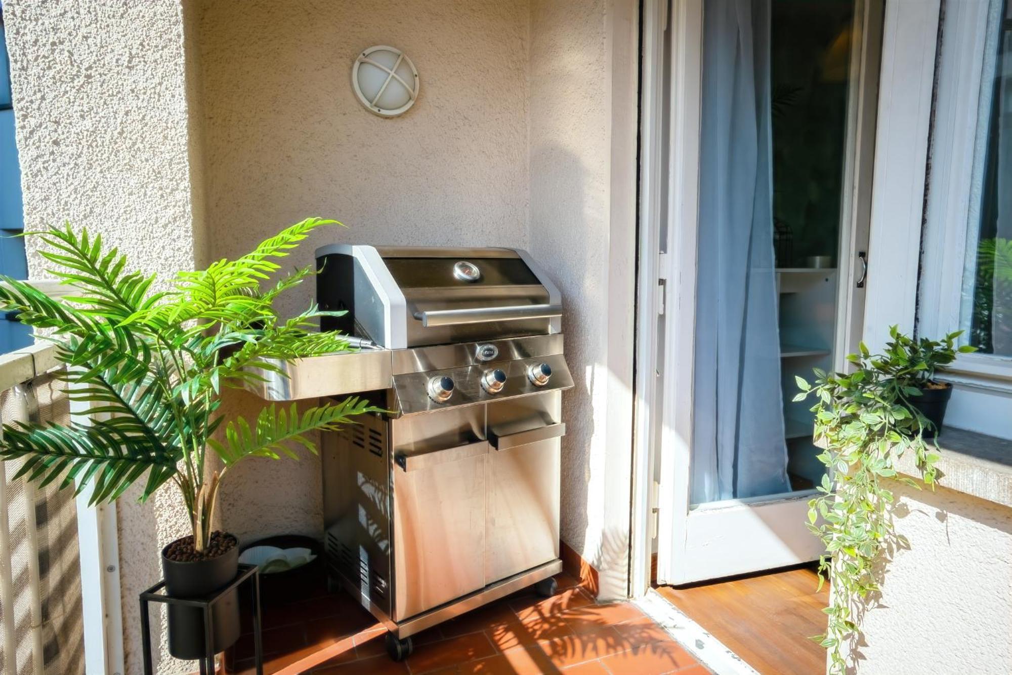 The Big Muenster Fuer Bis Zu 12, Whirlpool, Sauna, Zentral, Tischfussball, Balkon, Gasgrill Ulm