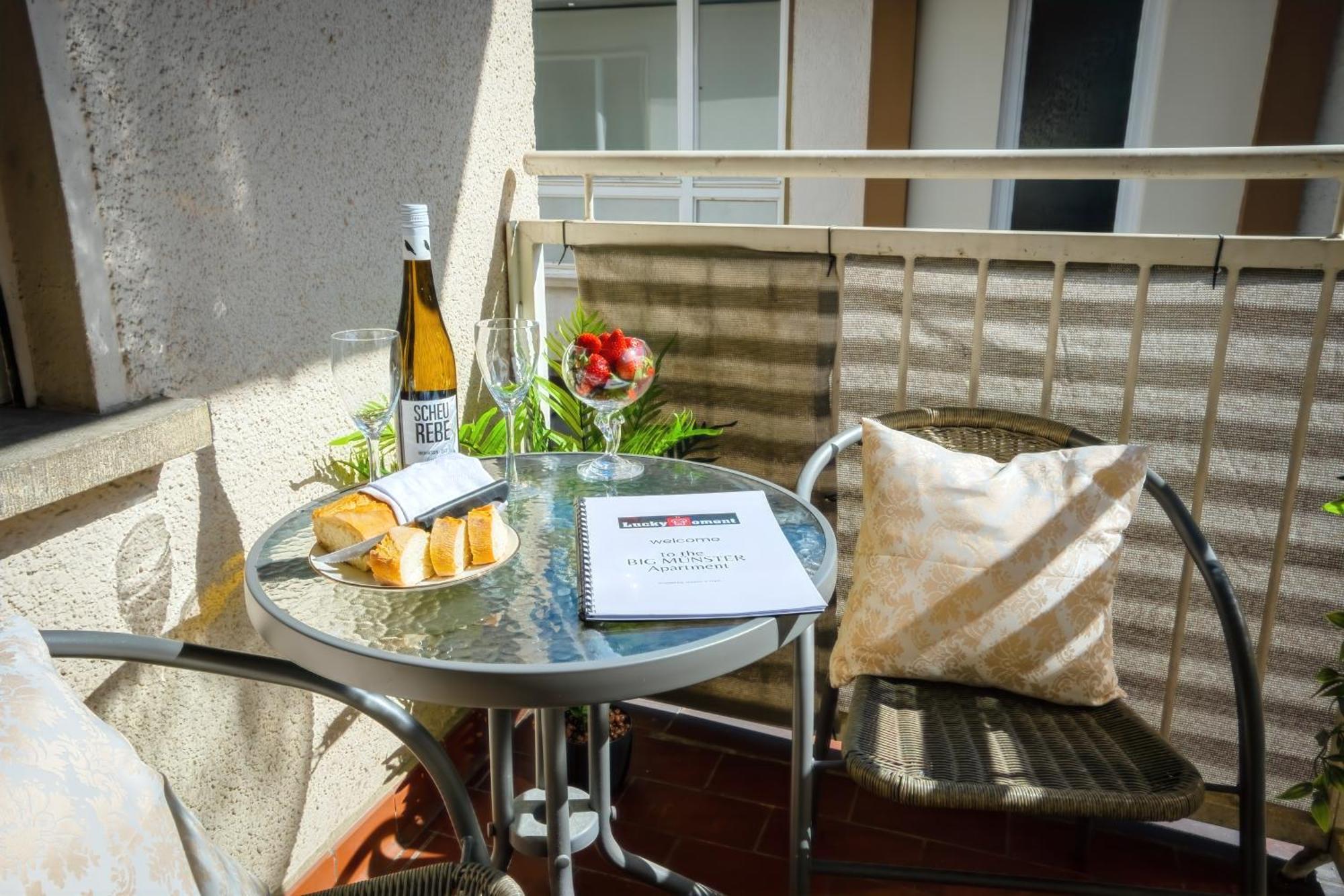 Апартаменты The Big Muenster Fuer Bis Zu 12, Whirlpool, Sauna, Zentral, Tischfussball, Balkon, Gasgrill *