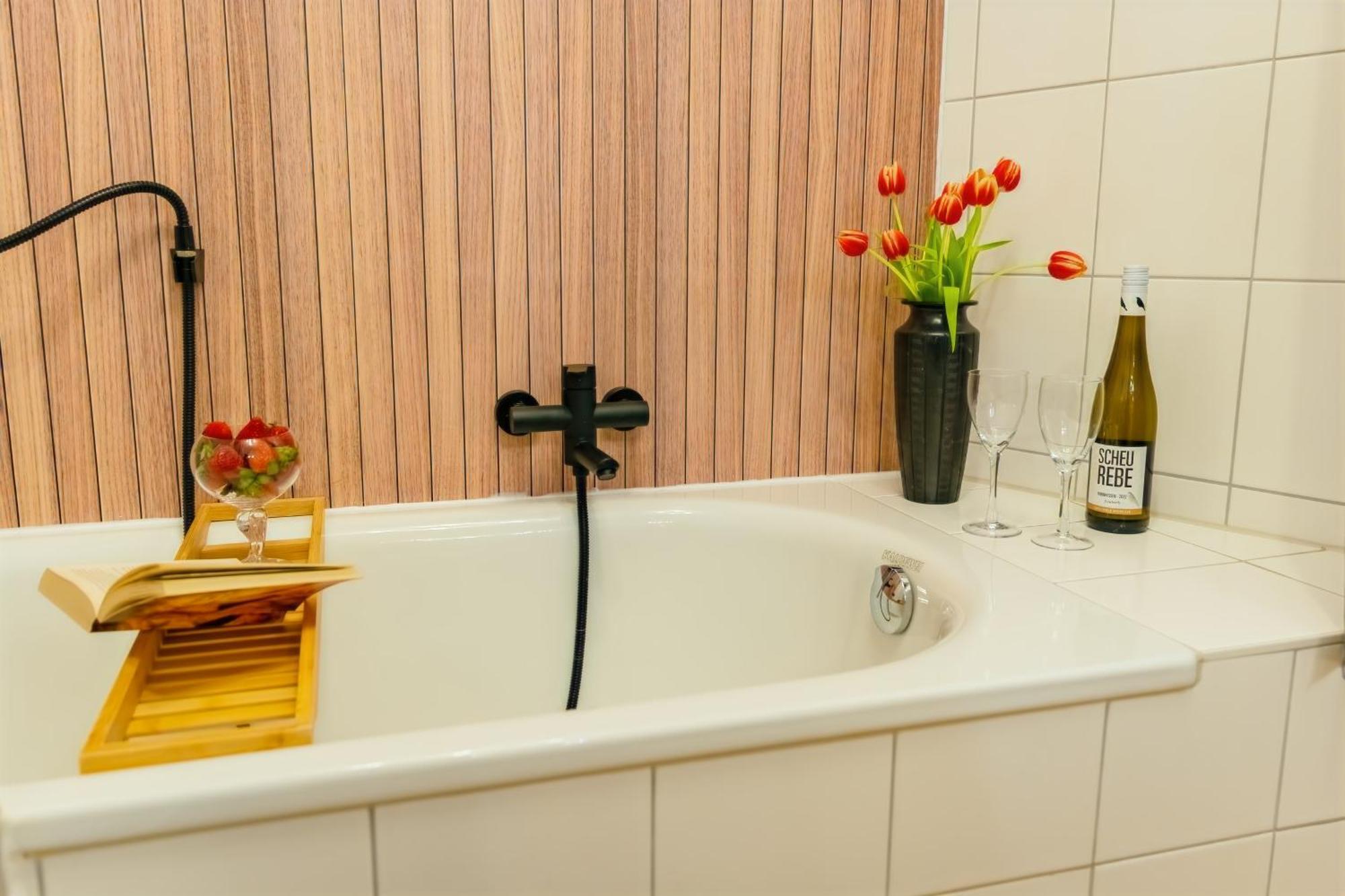 The Big Muenster Fuer Bis Zu 12, Whirlpool, Sauna, Zentral, Tischfussball, Balkon, Gasgrill *